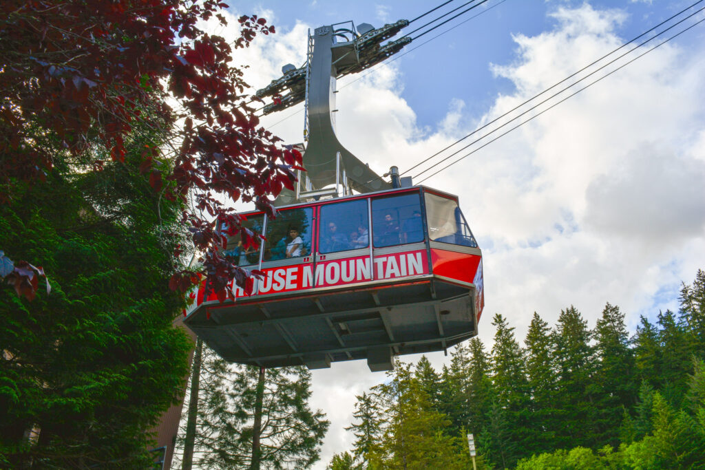 grouse gondola skyride in north vancouver